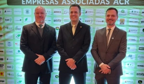Presidente da APRE Florestas, Fabio Brun, presidente da ACR, José Mario Ferreira, e presidente da Ageflor, Daniel Chies